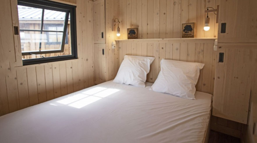 cama para el dormitorio de los padres